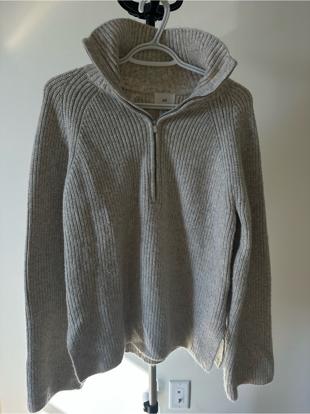 H&M Women's Light Gray Ribbed Chunky Half-Knit Sweater